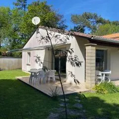 VILLA AU COEUR DE RONCE LES BAINS 200 mètres de la plage