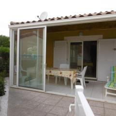 HOLIDAYLAND 419 VILLA T3 MEZZANINE 7 couchages climatisé avec véranda NARBONNE PLAGE