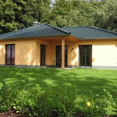 Ferienhaus in ruhiger aber zentraler Lage, mit zwei Terrassen und Garten