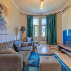 2 Designer Apartments Seconds Away From Тhe Main Street, FREE Parking