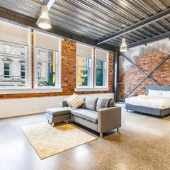 Modern Studio in Prime Location by Zodiak Stays