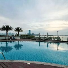 Stylish Palm Jumeirah Stay Sea, Burj Views, Gym & Pool