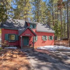Central & Cozy Tahoe Cabin for 8 Private Hot Tub 5 Min. Walk to Lake
