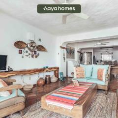 Beach Front Building 2Br Condo-Balcony-Beach-Pool