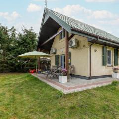 Beautiful House with a Garden for 6 People in Budzistowo by Renters