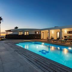 Casa Marina with pool, garden and terrace