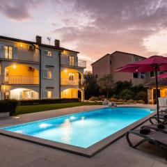 Villa Duga in Poreč for 12 people with sea view & only 1,2 km from beach