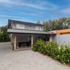 540B - Linda casa com 5 dormitórios á 100m da praia