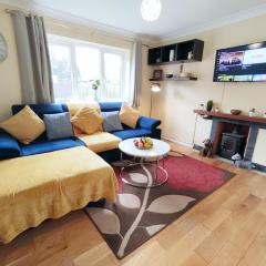 Epicsa - Quiet Bungalow, 3 Bedroom with Parking & Garden