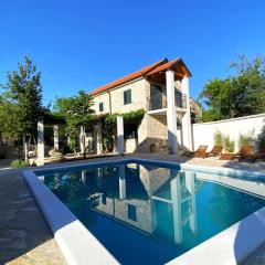 Holiday home Bilini Dvori - house with swimming pool