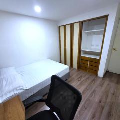 ¡Roomy Bedroom with Private Bathroom for up to 2 people!