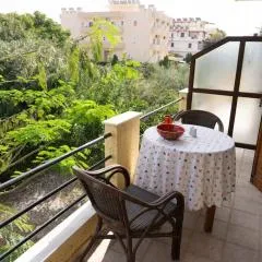 Bright apartment with balcony close to the beach #4