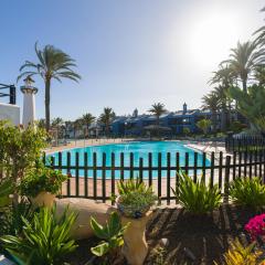 Amazing 3 bedroom next to the beach with heated pool