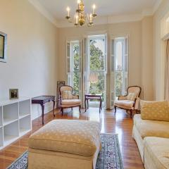 Downtown Savannah Apartment, Walk to Forsyth Park!