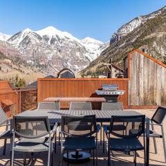 Ghostriders 10 by AvantStay Penthouse Suite w Large Patio Mountain Views