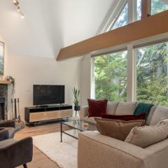 Spacious and Modern Vacation Home Ski In and Shuttle Out by Harmony Whistler