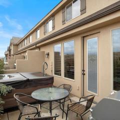 Rejuvenating Retreat Private Hot Tub and Amenities