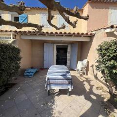 Pavillon cosy, proche plage et commerces, pour 6 pers., avec terrasse, garage et équipements modernes - FR-1-701-80