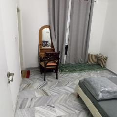 Budget Muscat Room