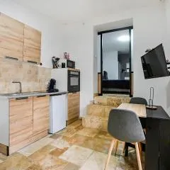 Nice Apartment In Jonquières-Saint-Vince