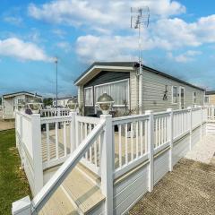 Modern 6 Berth Caravan With Wifi At Martello Beach In Essex Ref 28008pm