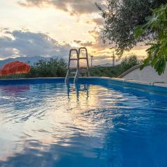 Amazing Apartment In Moscufo With Outdoor Swimming Pool