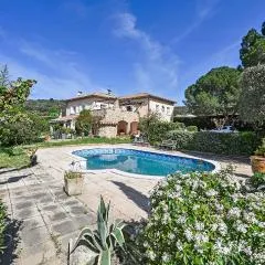 Lovely Home In Saint-Julien-Les-Rosie