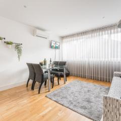 GuestReady - Bright home in the heart of Porto