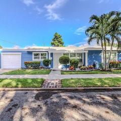 3 bedroom Casa Azul in Historic Northwood Hills