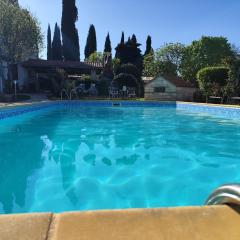 Poolside compact family cottage Bella