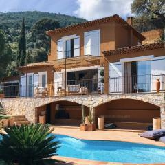 Villa avec piscine, jacuzzi et vue mer à Cavalaire - FR-1-100-265