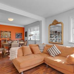 Charming Downtown Apartment - Perfect Location