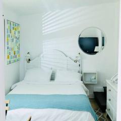 Casita Santorini -1 Bedroom Guest Suite Near Grove Bay