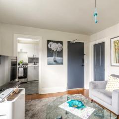 Modern 1BR Apartment - James South Area Hamilton