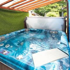 The Reunion Pad Birmingham - Great for groups and contractors-With Undercover Hot Tub