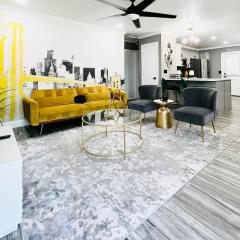 *The Gemstone* Newly Renovated, Stylish, Spacious