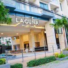 Laguna Beach resort 2-projector loft room