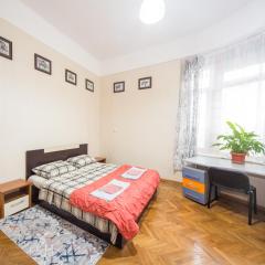 Summer Square - 2 bedrooms Retro Flat with great location, 1st fl