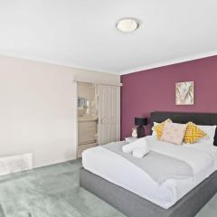Private Ensuite Room in Pymble near Train & Bus Sleeps 2