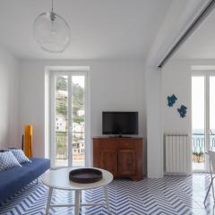 "San Giovanni Apartment" Seaview double balcony, Free Garage 200 mt far, 2 Aircondo BDR, 3rd floor, from Train Station dock an elevator takes to the upper walking road, 200mt to home