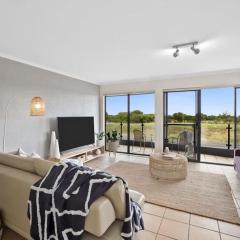 On The Esplanade - Ocean Front Apartment