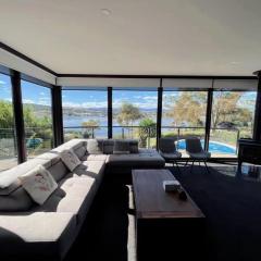 Peaceful house with great ocean & mountain view