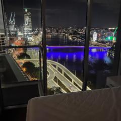 City Living - Brisbane River-View 2 bedroom Apt