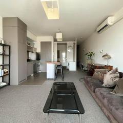Explore Melbourne from this Chic 1BR in Windsor
