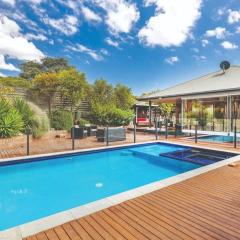 The Great Entertainer in Rye w pool near the beach!