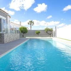 Modern Detached 4 Bed 3 Bath Villa with private pool close to all amenities