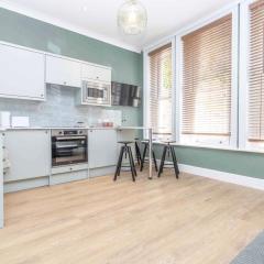 Verulum Apartments - FREE PARKING INCLUDED - 9 mins walk to the beach - Beautifully Designed Luxury Town Centre Apartments by Coastline Retreats