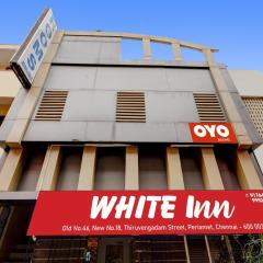 OYO Flagship White Inn Near Golden Tower