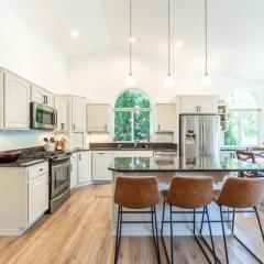 Big Family Getaway- Theater Room- BBQ- Play Room- Fire Pit