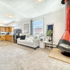 Flat on 4th Close by Downtown